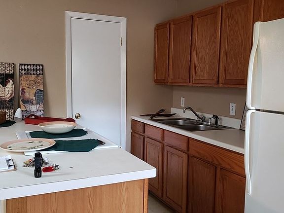2nd image of 519 Oak St APT 13
