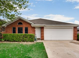 8612 Cove Meadow Ln, Fort Worth, TX 76123