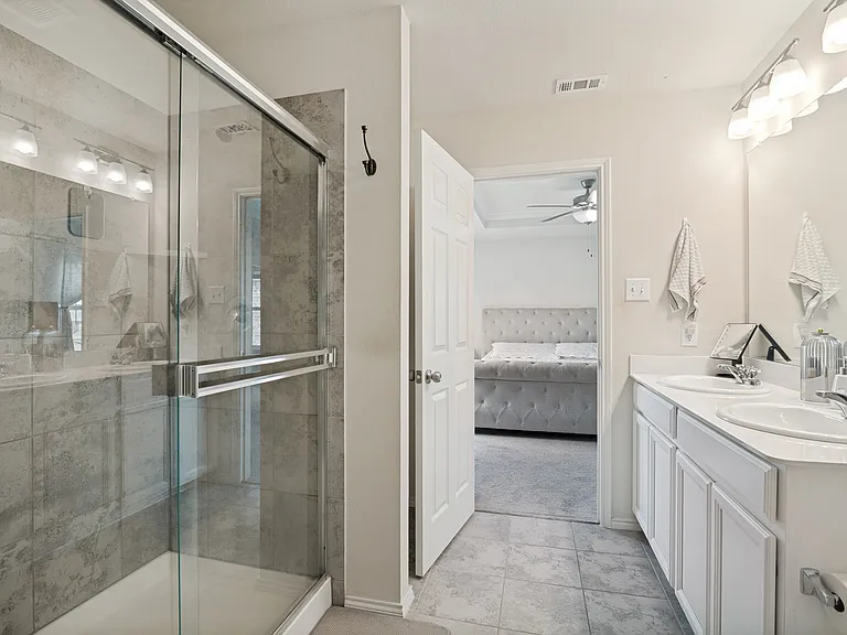 1073 Norias Dr — Photo 17