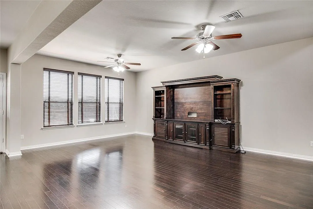 3 bed, 2.5 bath, 2240 sqft, $2,550 — Photo 4