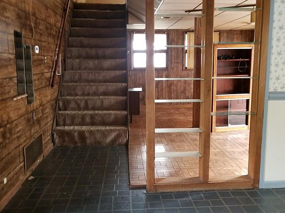 3rd image of 207 E Chestnut St APT 6