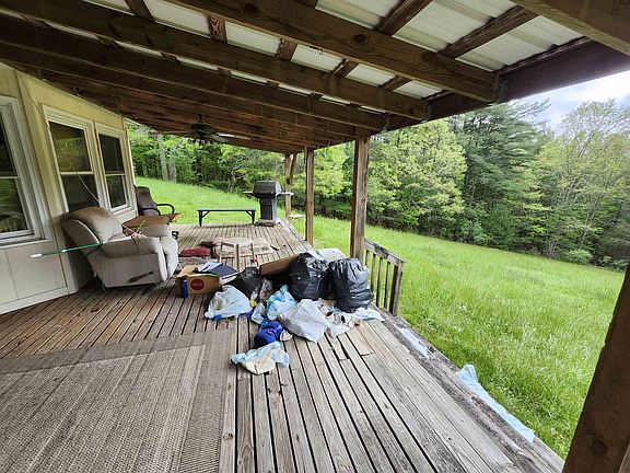 4th image of 416 Mountain Laurel Dr