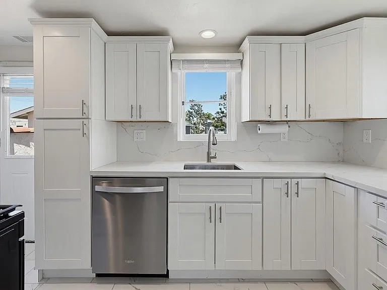 344-46 G Ave #D — Photo 11