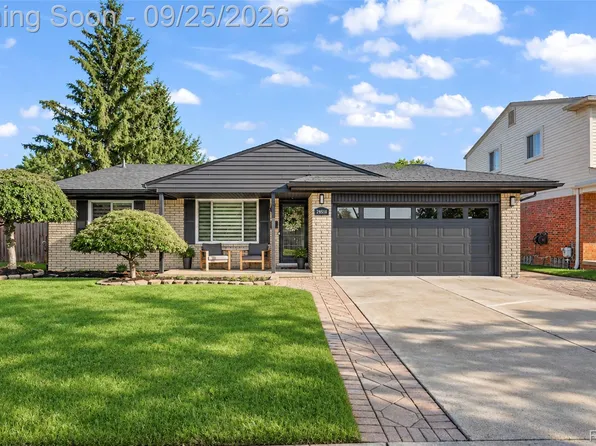 29510 Lyndon St, Livonia, MI 48154