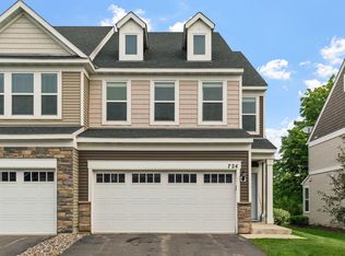 724 Maggie Way, Chanhassen, MN 55317