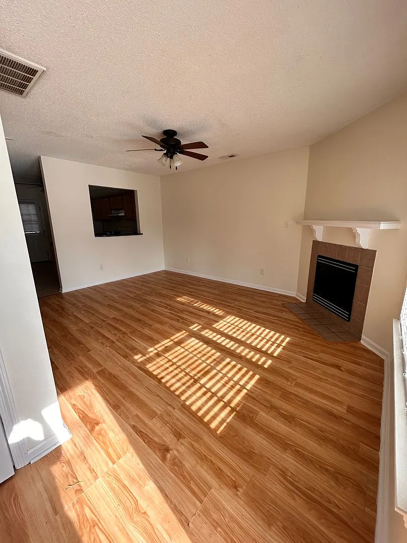 Townhome!! — Photo 2
