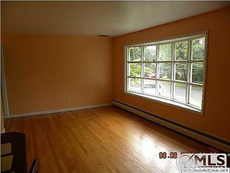 3rd image of 557 Dow Ave