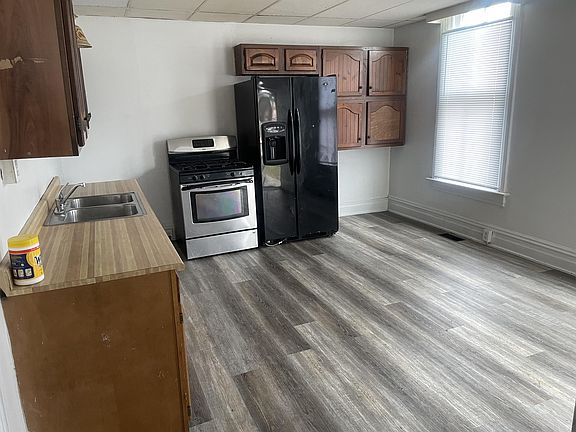 4th image of 129 S 10th St #1