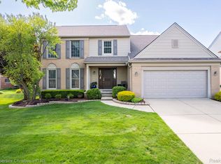 3198 Courtfield Dr, Rochester Hills, MI 48309