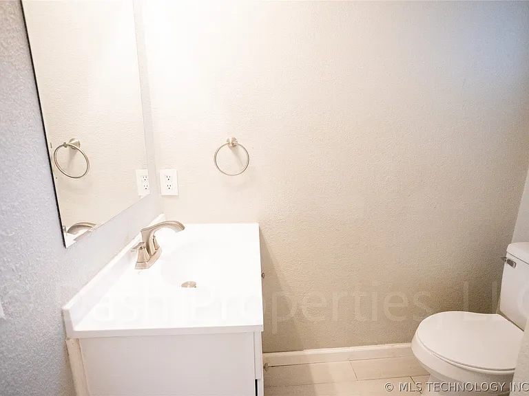 821 S Quaker Ave — Photo 52