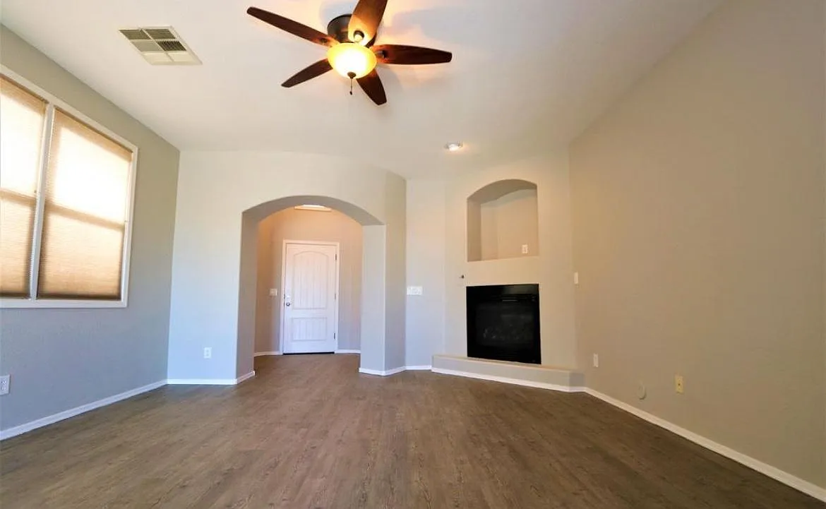30331 W Leah Dr — Photo 3