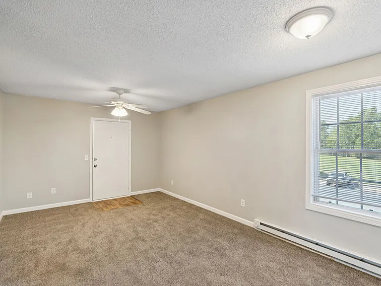 Willow Tree Apartments — Photo 27