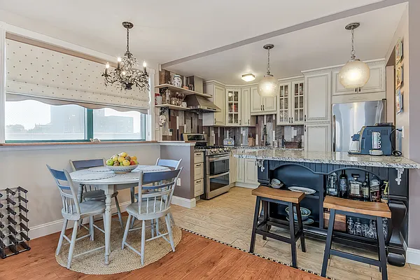 Sold by Re/Max In The City | media 1