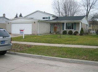 30079 Manor Dr, Madison Heights, MI