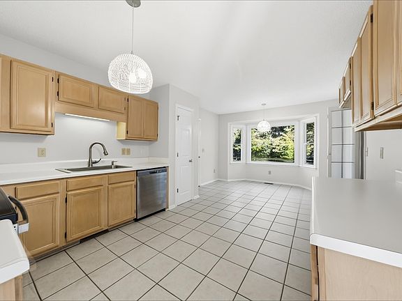 5th image of 2416 Whitset Pl