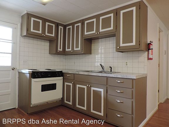 5th image of 1615 Lakeside Dr APT 2