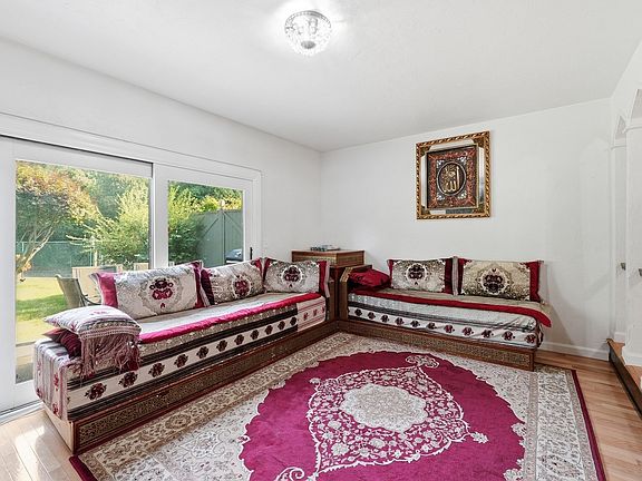 5th image of 23 Cobblestone Ln Unit 23
