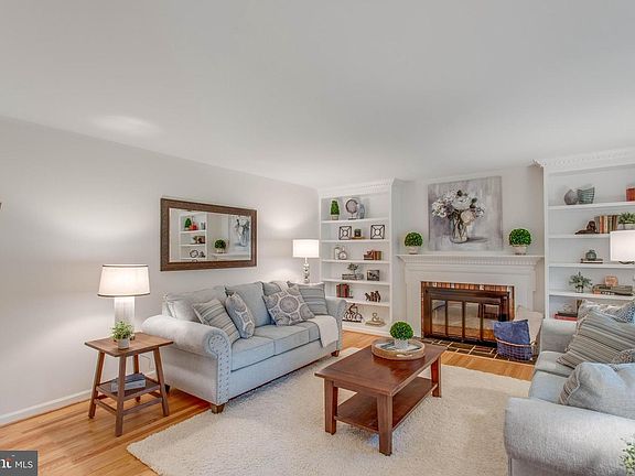 5th image of 3731 Camelot Dr