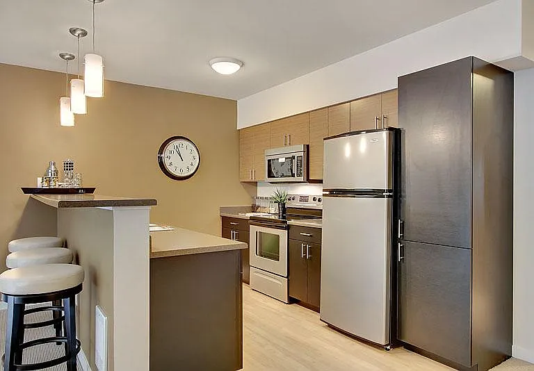 Compass Apartments — Photo 7