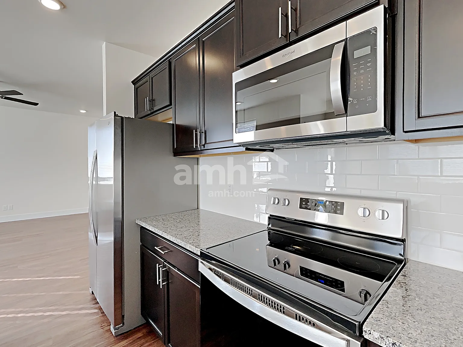 3 bed, 2.5 bath, 1697 sqft, $3,150 — Photo 3