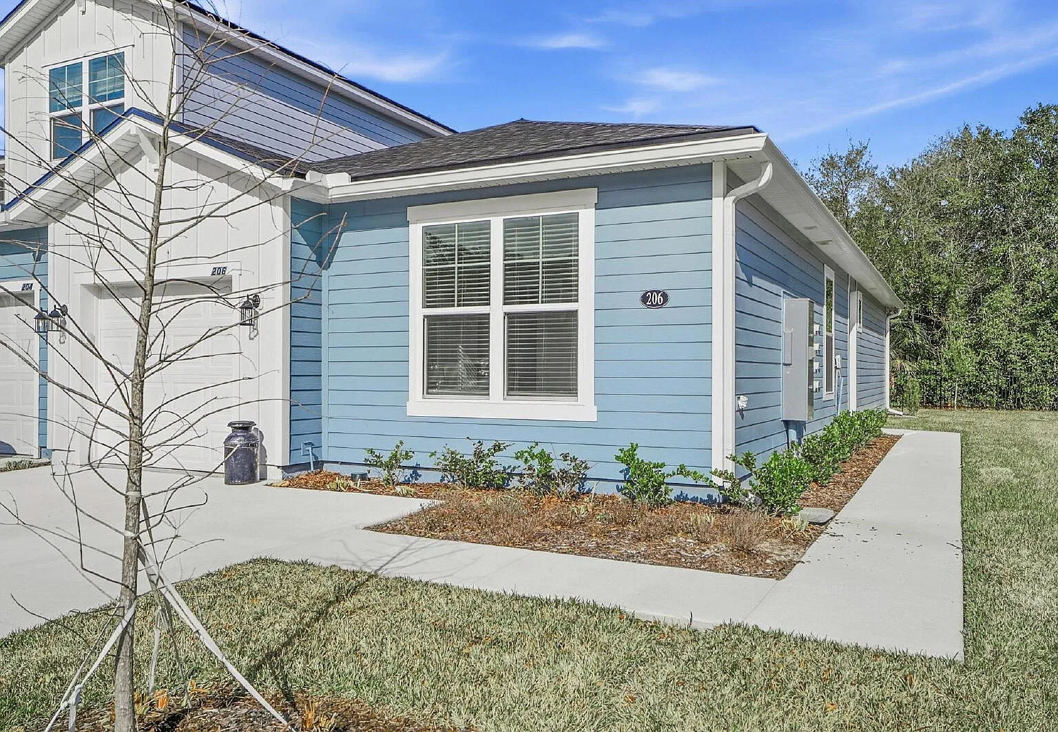 3 bed, 2.0 bath, 1181 sqft, $1,985 — Photo 3