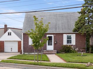 236 Dogwood Avenue, Franklin Square, NY 11010