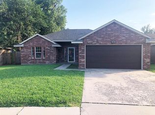 920 NW 15th St, Moore, OK 73160