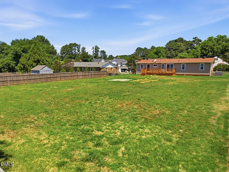 320 E Earp St — Photo 36
