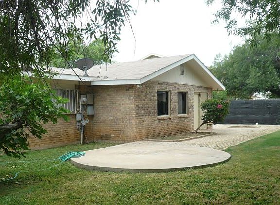 2nd image of 704 Villa Dr