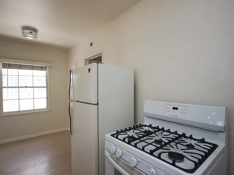 654 N Madison Ave #654 — Photo 8