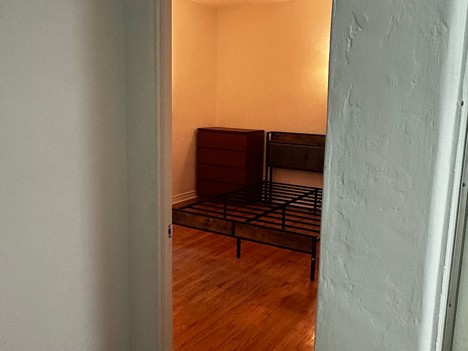 1st image of 428 De La Fuente St