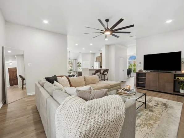 7410 Handen Dr, Rowlett, TX 75089