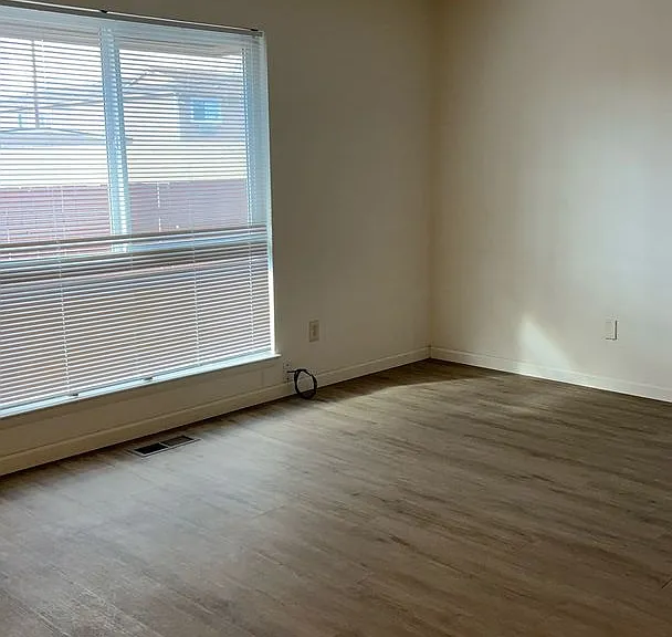 962 W Center St — Photo 2