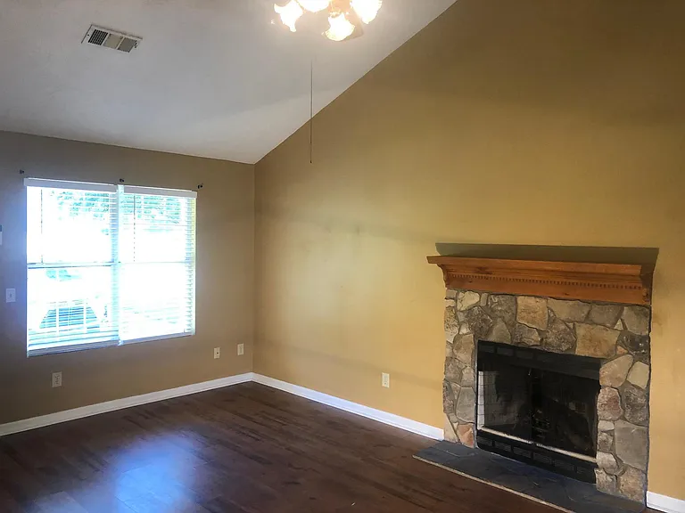 983 Birch Ct — Photo 4