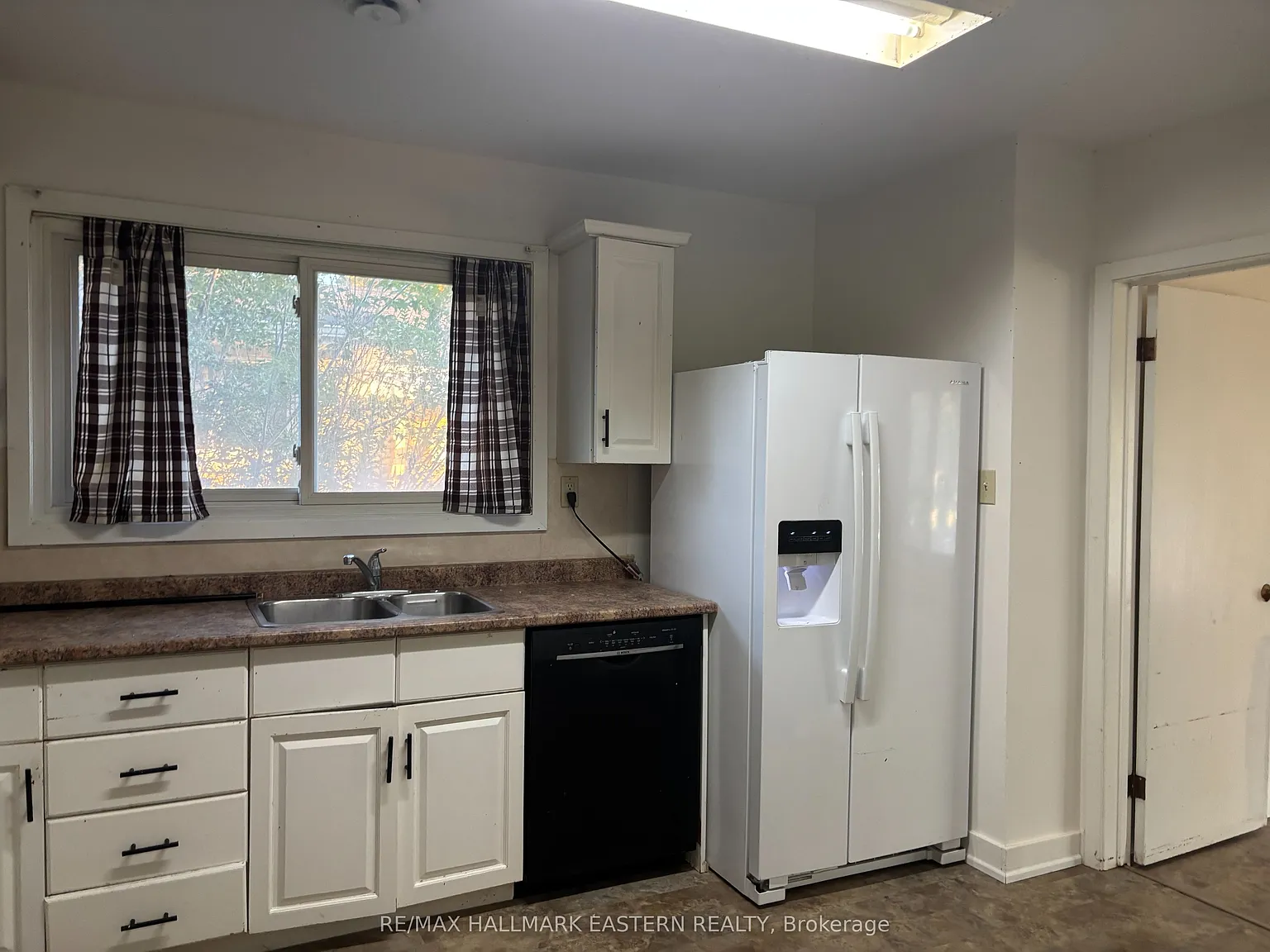 3 bed, $2,600 — Photo 4