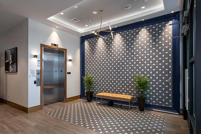 Entry/Elevator