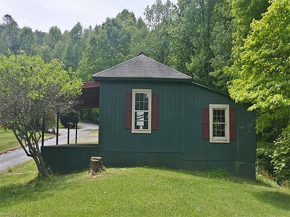 2nd image of 100 Berry Ln