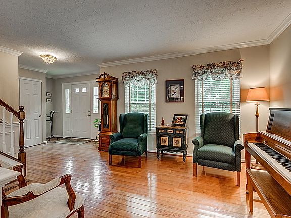 4th image of 16 Southwood Dr