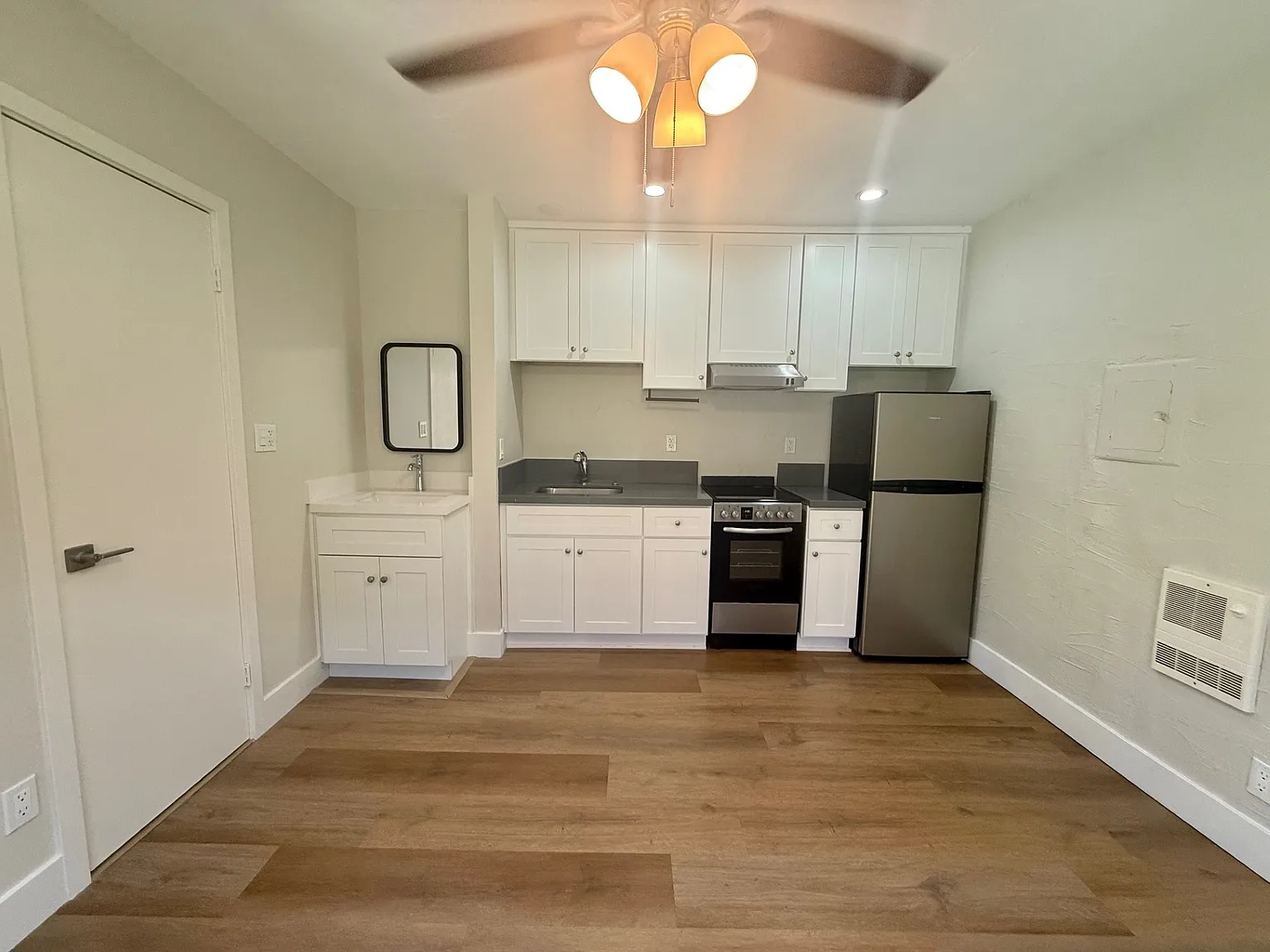 Studio, 160 sqft, $1,400 — Photo 3