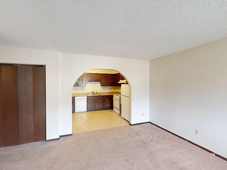 1562 Dogwood Dr — Photo 2