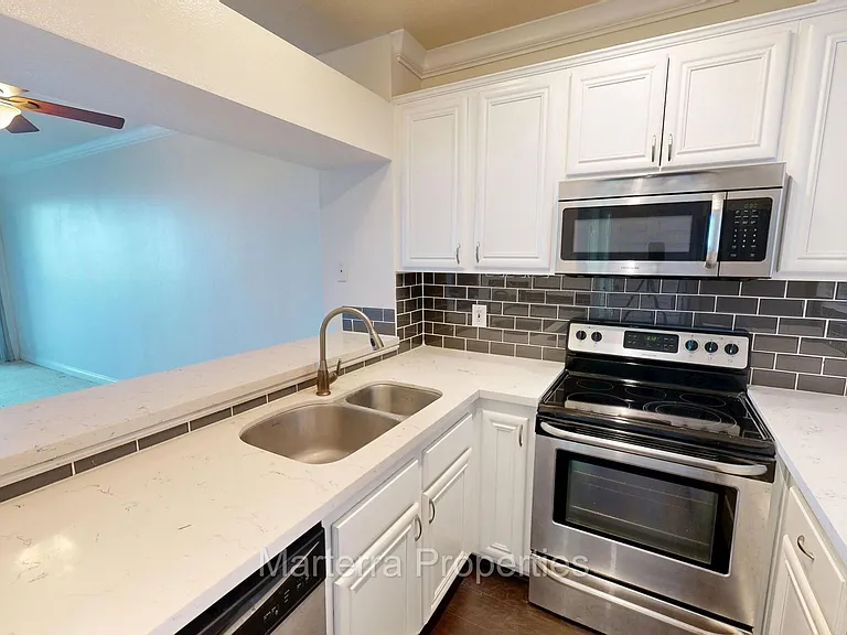 20331 Bluffside Cir #221 — Photo 7