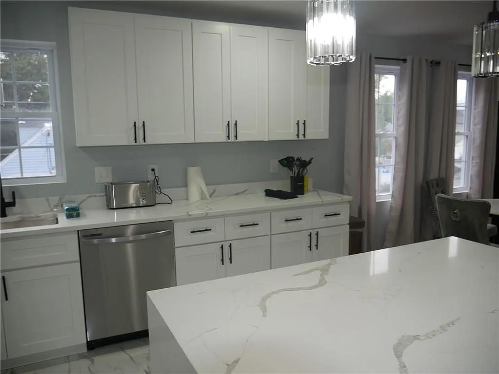3 bed, 2.0 bath, 1419 sqft, $3,500 — Photo 4