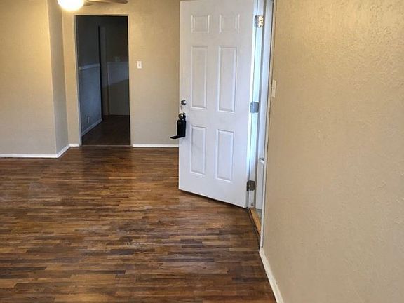 3rd image of 411 Louis St