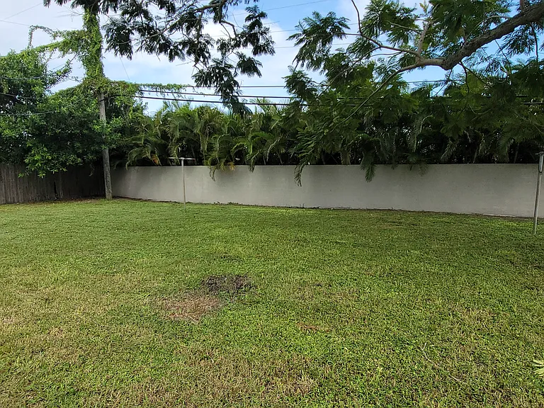 Jeanne Dr — Photo 6