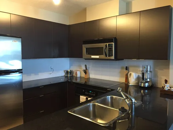 4182 Dawson St #1403, Burnaby, BC V5C 0A2
