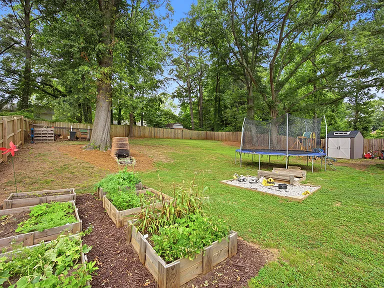 2596 Gordon Cir SE — Photo 20