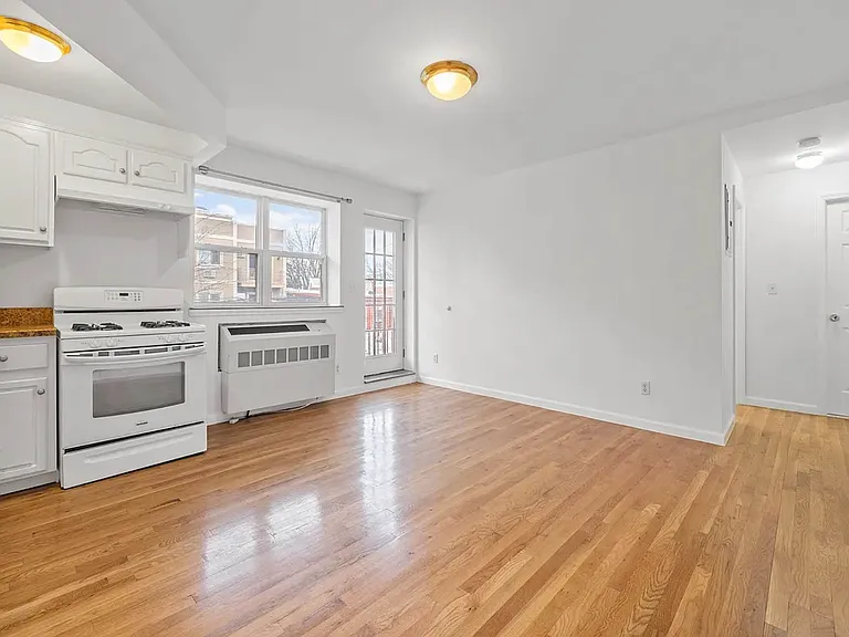 25-82 37th St #3C — Photo 7