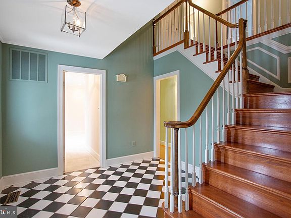 3rd image of 9402 Mount Vernon Cir
