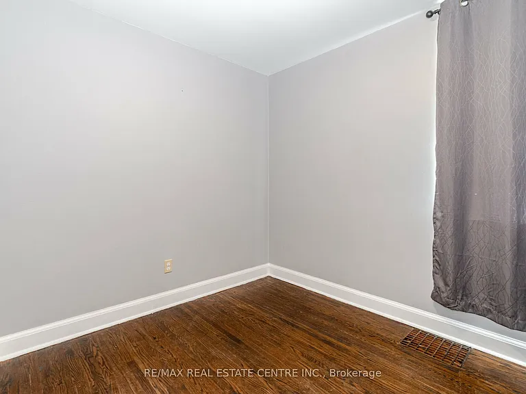 102 Wilson Rd S #UPPER LEVEL — Photo 18