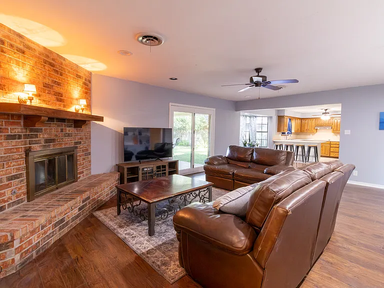 1535 Primrose Dr — Photo 8